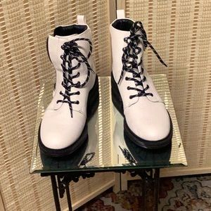 BARETRAPS ANKLE BOOTS